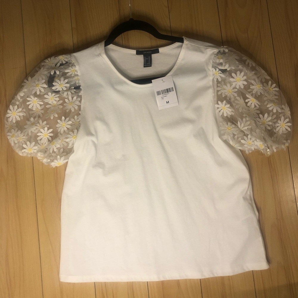 Daisy poof sleeve top